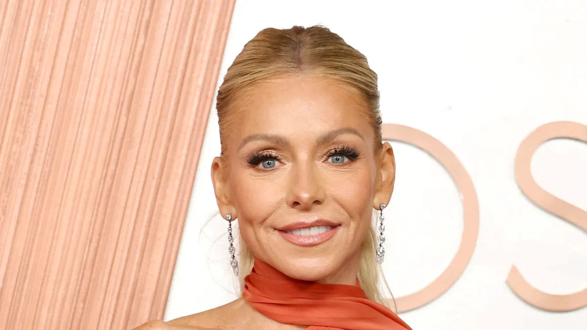 Kelly Ripa reveals awkward wardrobe malfunction in Los Angeles: 'Really bad angle'