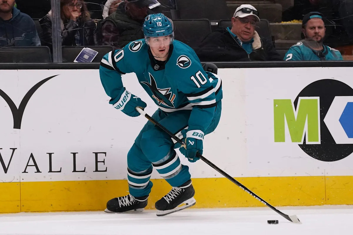 Former Sharks Forward Signs Contract Extension in Russia