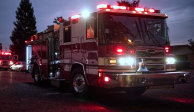 Firefighters respond to duplex fire in Sacramento