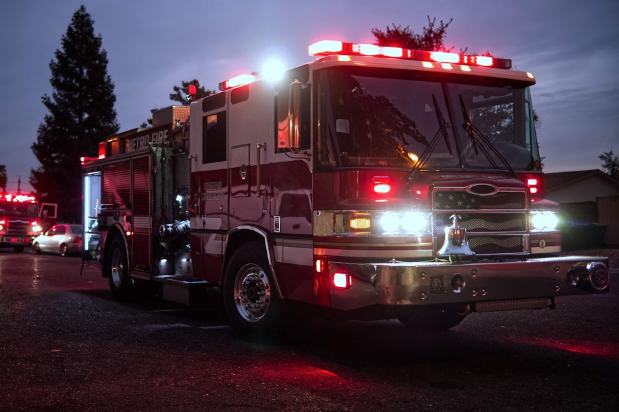 Firefighters respond to duplex fire in Sacramento