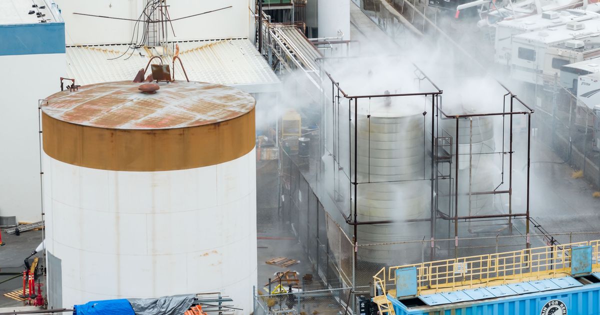 Southern California officials trying to prevent explosion or leak from damaged chemical tank :: WRAL.com