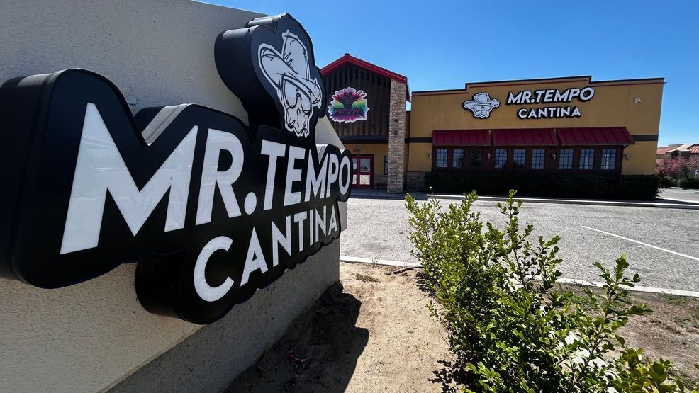 An eviction notice posted by the Kern County Sheriff’s Office was seen on the doors of the Mr. Tempo Cantina restaurant on Rosedale Highway. PHOTO: KBAK/KBFX