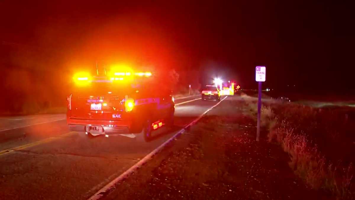 2 people hospitalized after Sacramento County crash