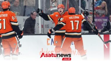 Anaheim Ducks Defeat Vegas Golden Knights to Level Playoff Series