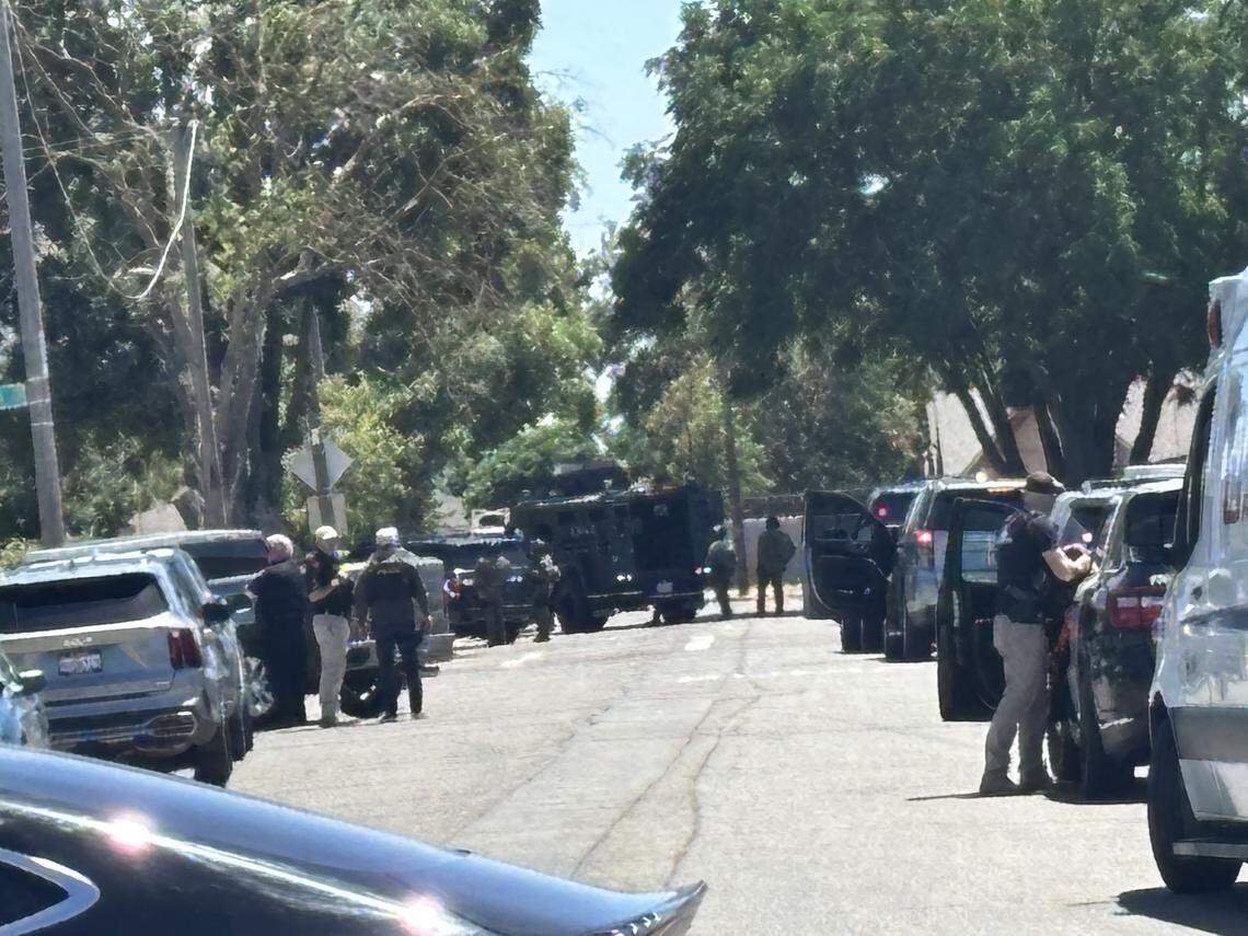 Suspect in Fresno officer shooting suffers self-inflicted gunshot wound during standoff