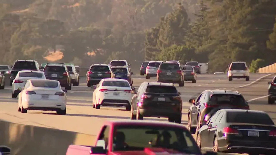 <div>FILE ART - Cars on I-580 in Oakland.</div>