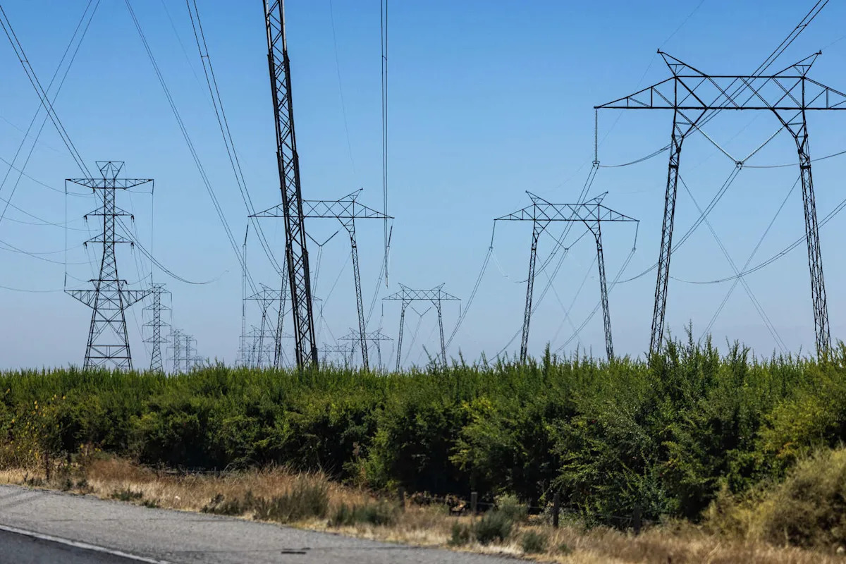 60 mph wind gusts prompt red flag warnings in California