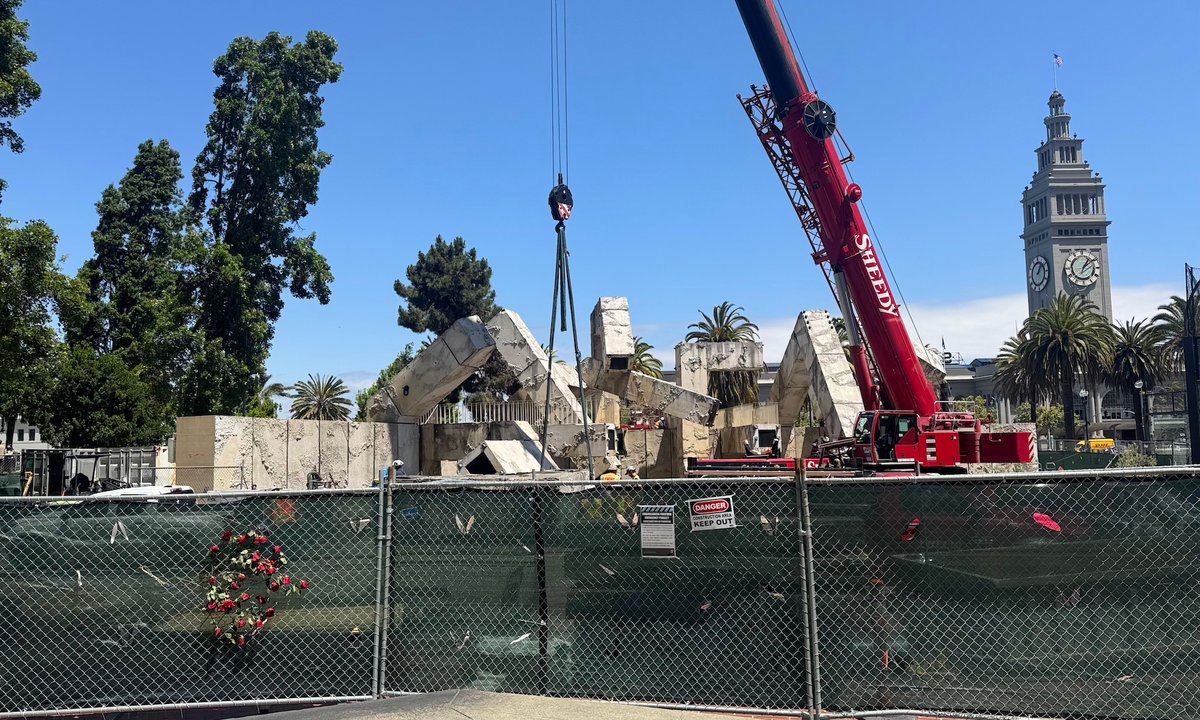 Fire erupts at San Francisco's Vaillancourt Fountain during its dismantling - The Art Newspaper
