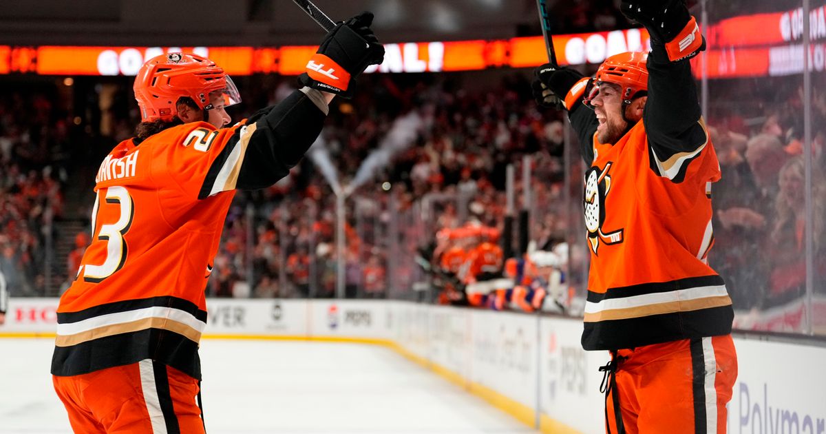 Carlsson, Terry lead Ducks to 5-2 win in Game 6, eliminating the 2-time conference champ Oilers :: WRAL.com