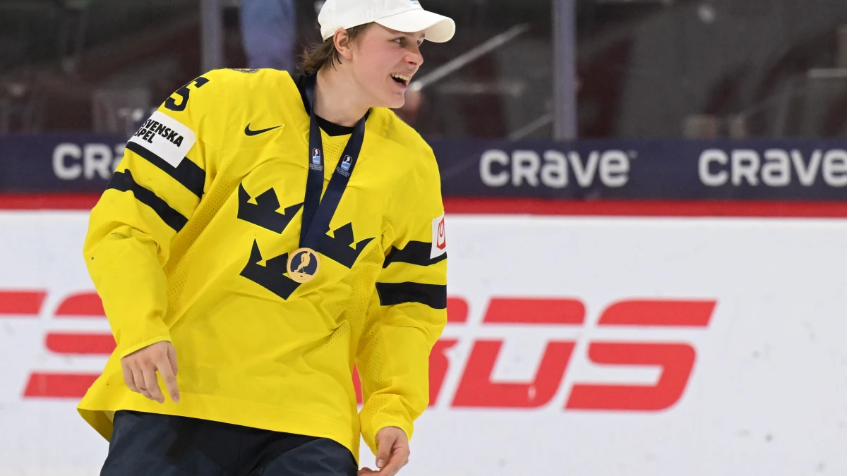 Sweden forward Ivar Stenberg (15) is all smiles after defeating Czechia in the final of the 2026 IIHF World Junior Championship ice hockey tournament at Grand Casino Arena