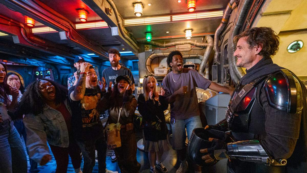 Pedro Pascal Surprises Disneyland Guests as 'The Mandalorian'