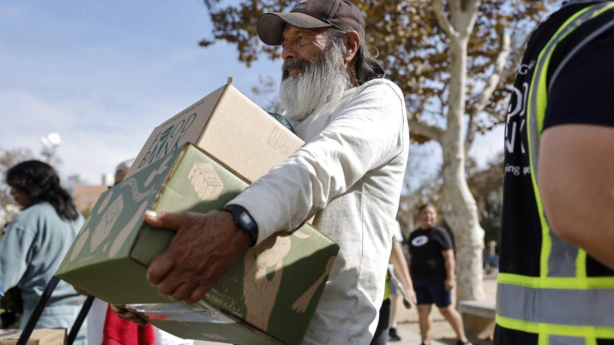 Local Food Banks Ready For Increase | Newsradio 600 KOGO