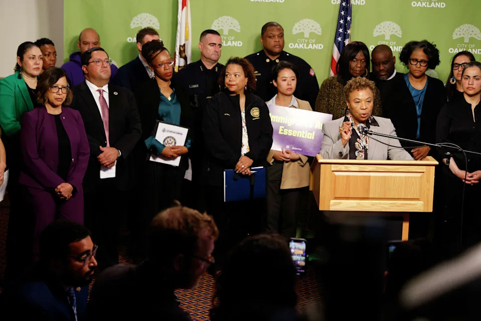 Mayor Barbara Lee during a news conference at Oakland City Hall. (Santiago Mejia/S.F. Chronicle)