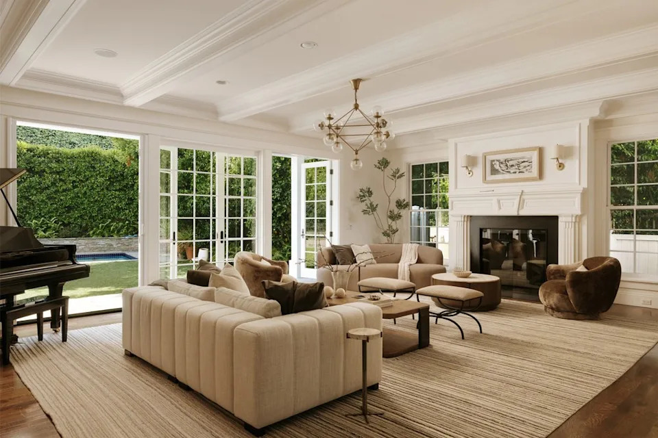 Gellar, 49, and Prinze, 50, who wed in 2002 and now share two children together, paid $6.1 million for the five-bedroom, six-bathroom abode in 2013. <span class="image-credit">(Christian Cruzio Studios)</span>