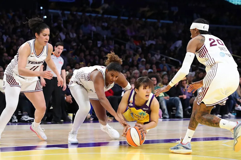 Los Angeles Sparks guard Jihyun Park (6) dives for the loose ball during a WNBA game against the Toronto Tempo on May 17, 2026 in Los Angeles, CA.