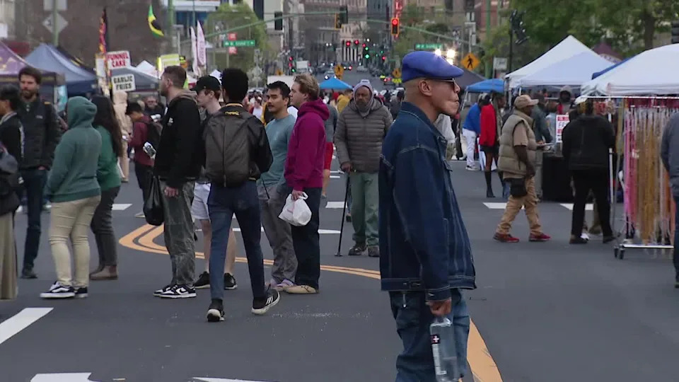 <div>FILE ART - Oakland First Fridays.</div>