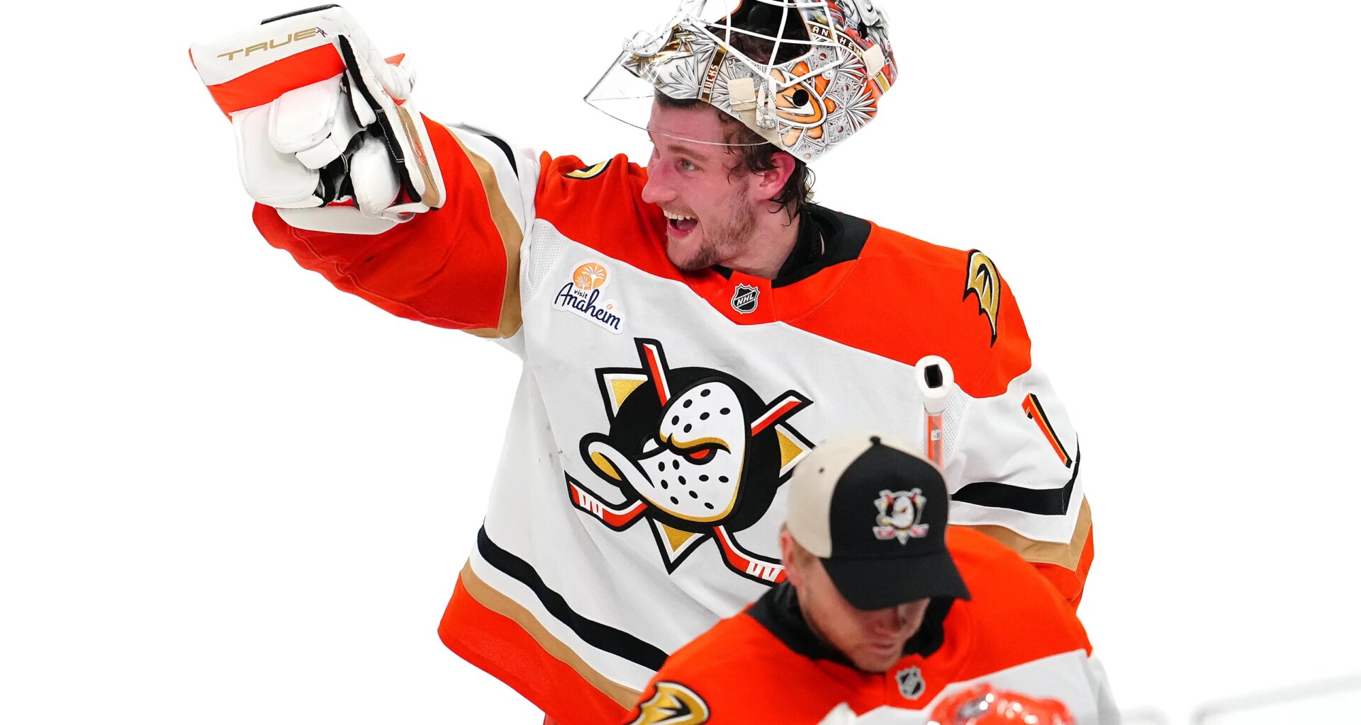 Golden Knights at Ducks Game 3 odds, picks and predictions
