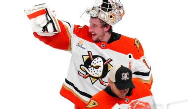 Golden Knights at Ducks Game 3 odds, picks and predictions