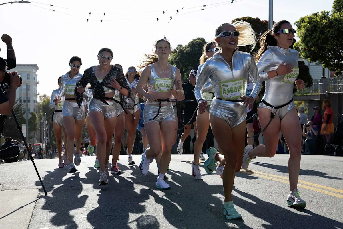 Bay to Breakers: Thousands of runners hit S.F. streets in colorful, costumed tradition