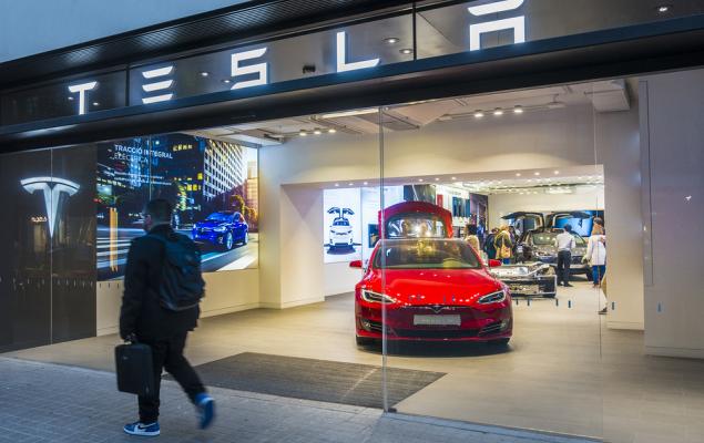 Tesla Lands Record $100M Deal for 370 Semi Trucks in California