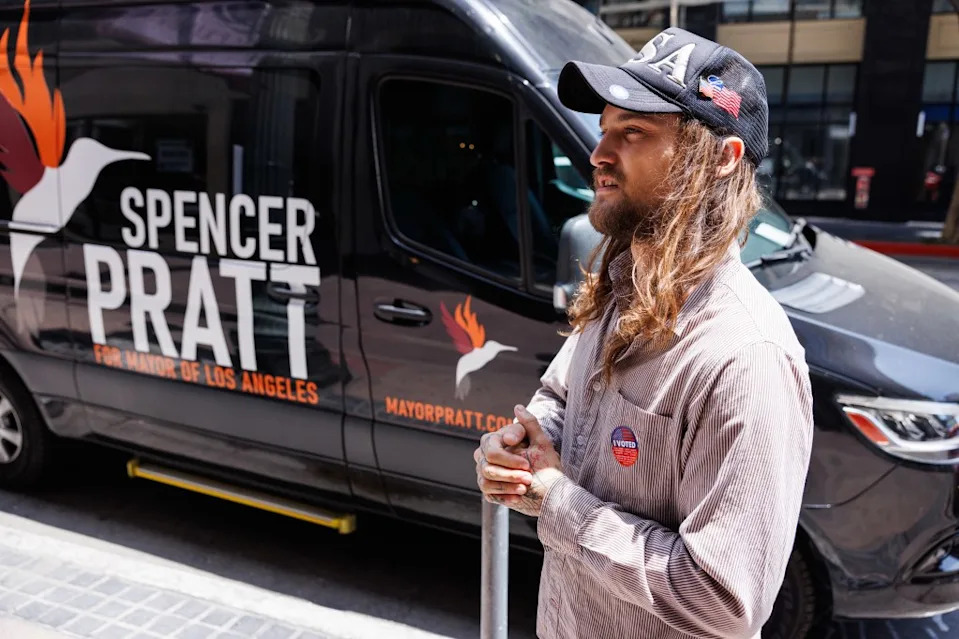 Van Arthur attends Spencer Pratt’s downtown Los Angeles rally after casting his first-ever vote, saying he backed the candidate because of his “boots to pavement” approach. Jonathan Alcorn for CA Post
