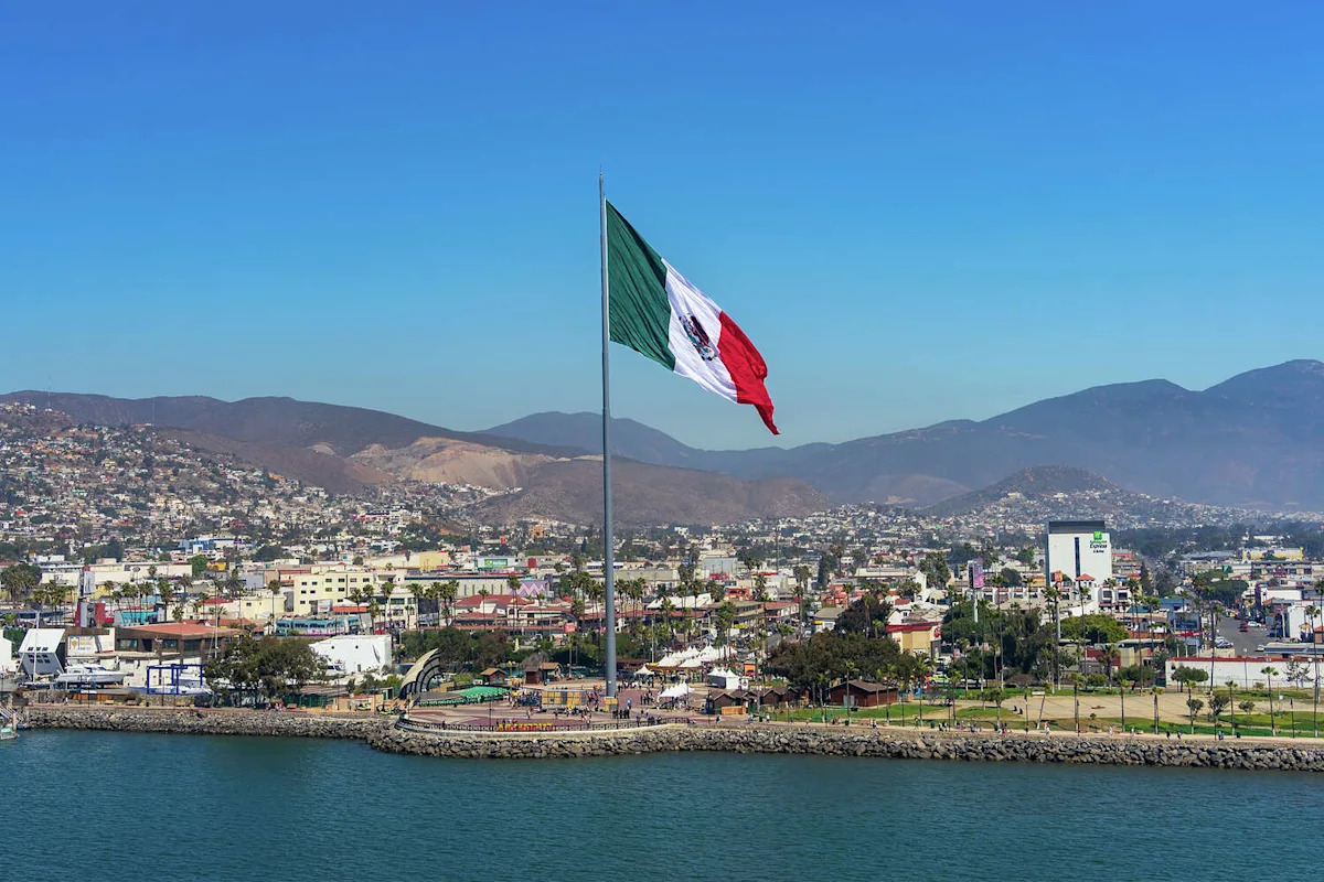 California fugitive charged with murder found in Mexico with his 2 children