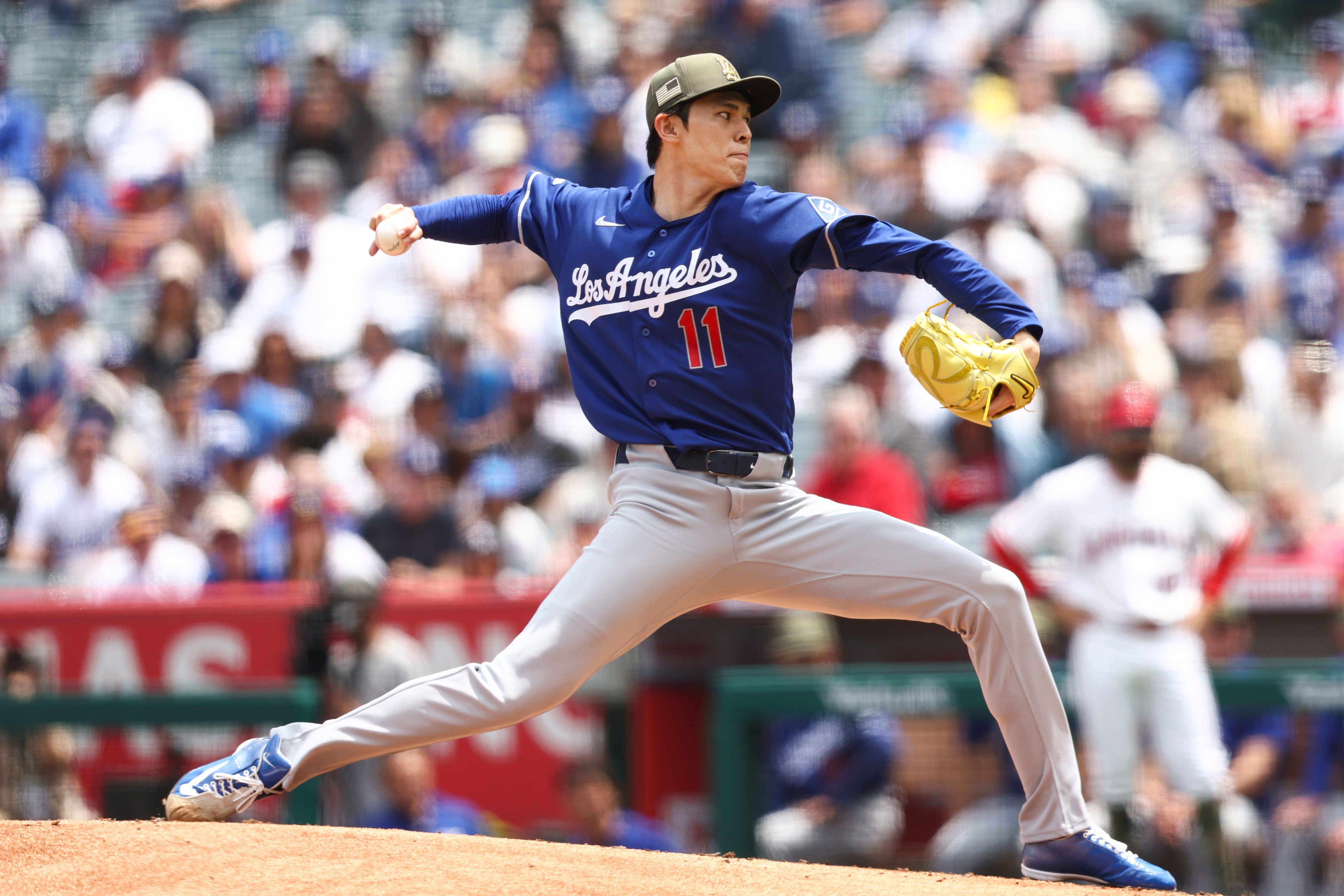 Dodgers pitcher Roki Sasaki (11) throws to a Los Angeles...