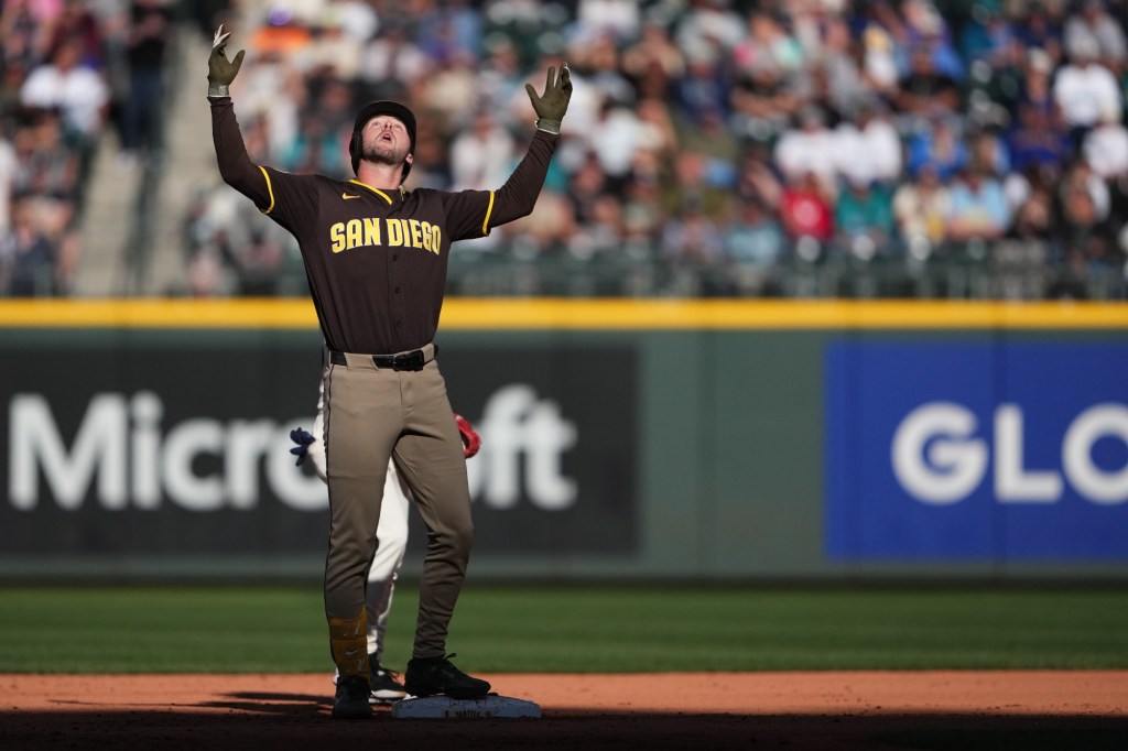 Padres' offense takes another wild swing in satisfying sweep of Mariners