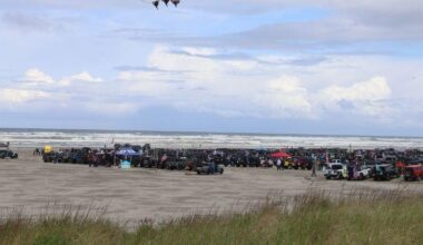 Thousands of jeeps gather in Long Beach