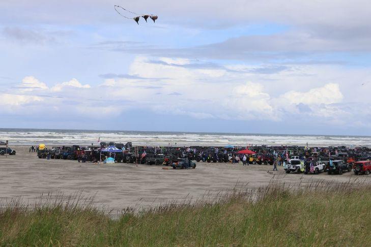 Thousands of jeeps gather in Long Beach