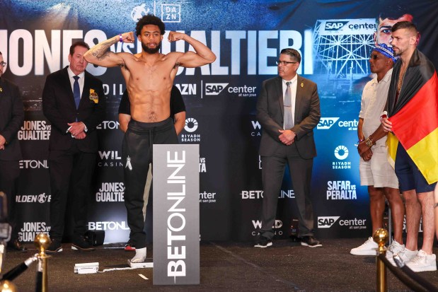 Amari Jones, of Oakland, left, flexes his muscles on the scale during an official weigh-in ahead of his fight against Vincenzo Gualtieri, of Germany, at the Hayes Mansion in San Jose, Calif., Thursday, May 21, 2026. Jones, an undefeated middleweight contender, and Gualtieri, a former IBF middleweight world champion, will fight in a 12-round IBF title eliminator bout on Friday at the SAP Center in San Jose. (Ray Chavez/Bay Area News Group)