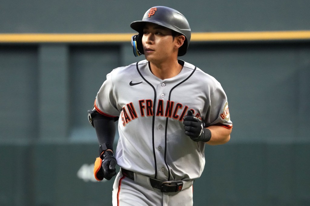 SF Giants' Jung Hoo Lee, Willy Adames exit Monday's game due to injury