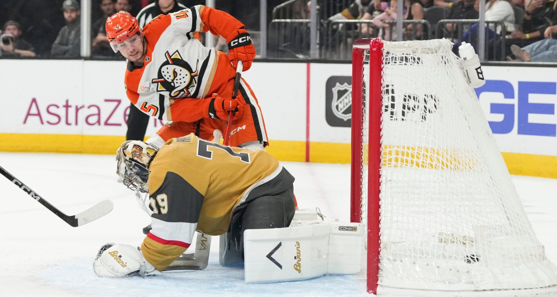 Dorofeyev scores in OT to give Golden Knights 3-2 win over Ducks and 3-2 series lead