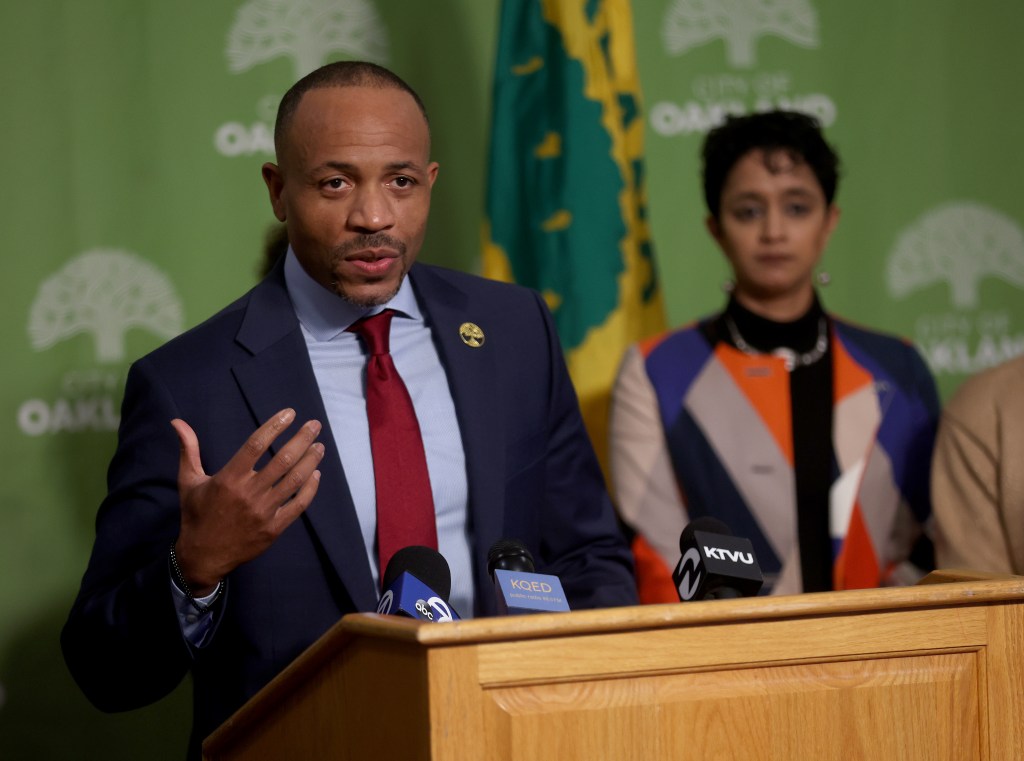 Oakland's top staffer resigns in fallout from 'degrading' text messages