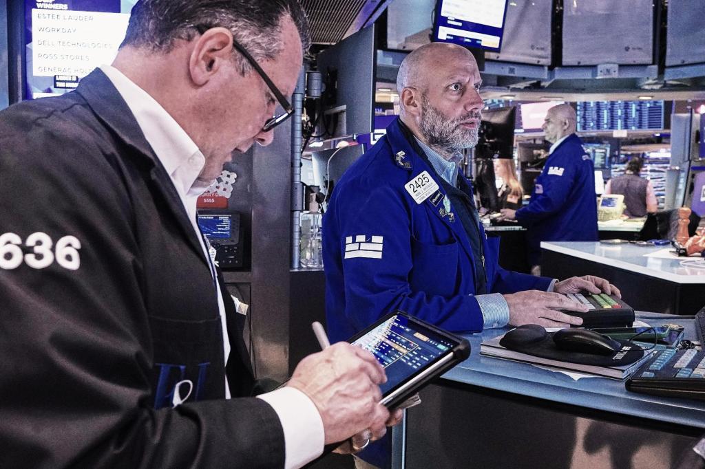 Wall Street hangs near its records as oil prices ease