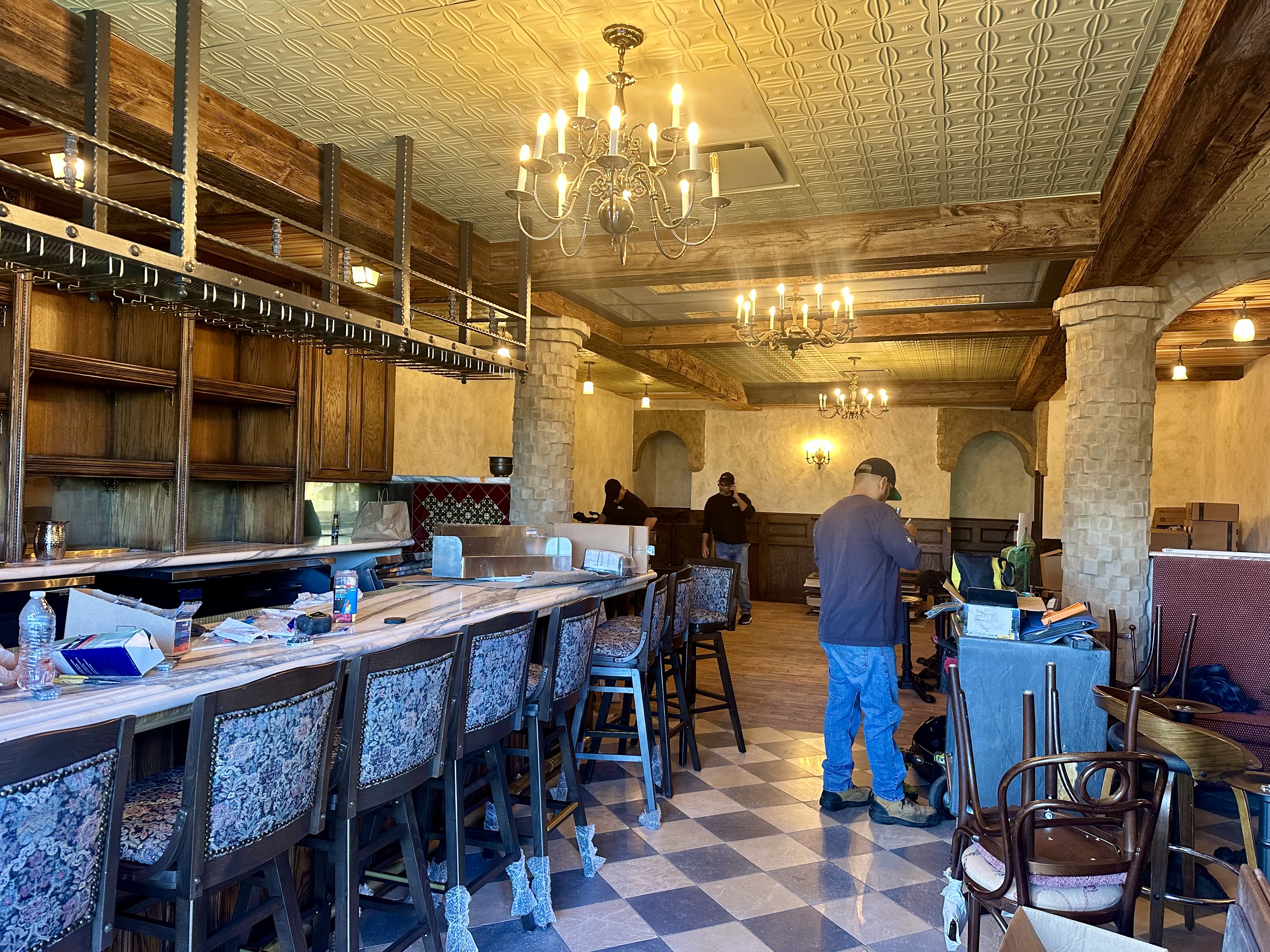 Workers finalize interior details at Bacari’s newest location in Long...