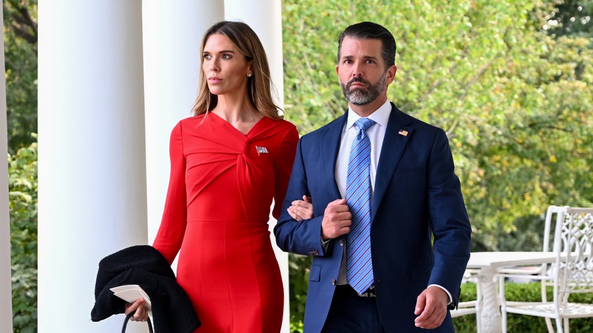 Donald Trump Jr. and Bettina Anderson get married in Florida – NBC Los Angeles