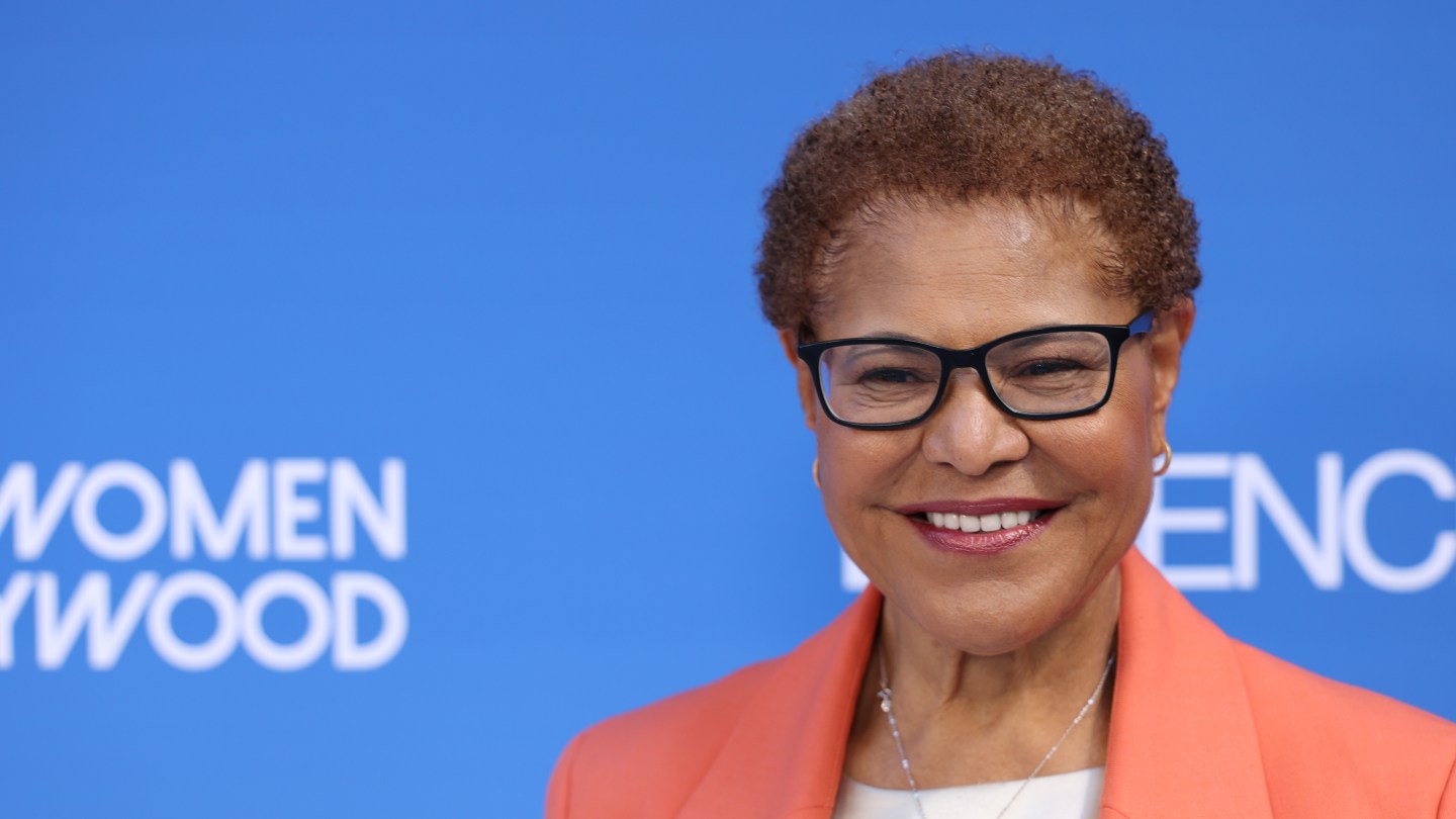 Hollywood Crew Unions Endorse Karen Bass for L.A. Mayor