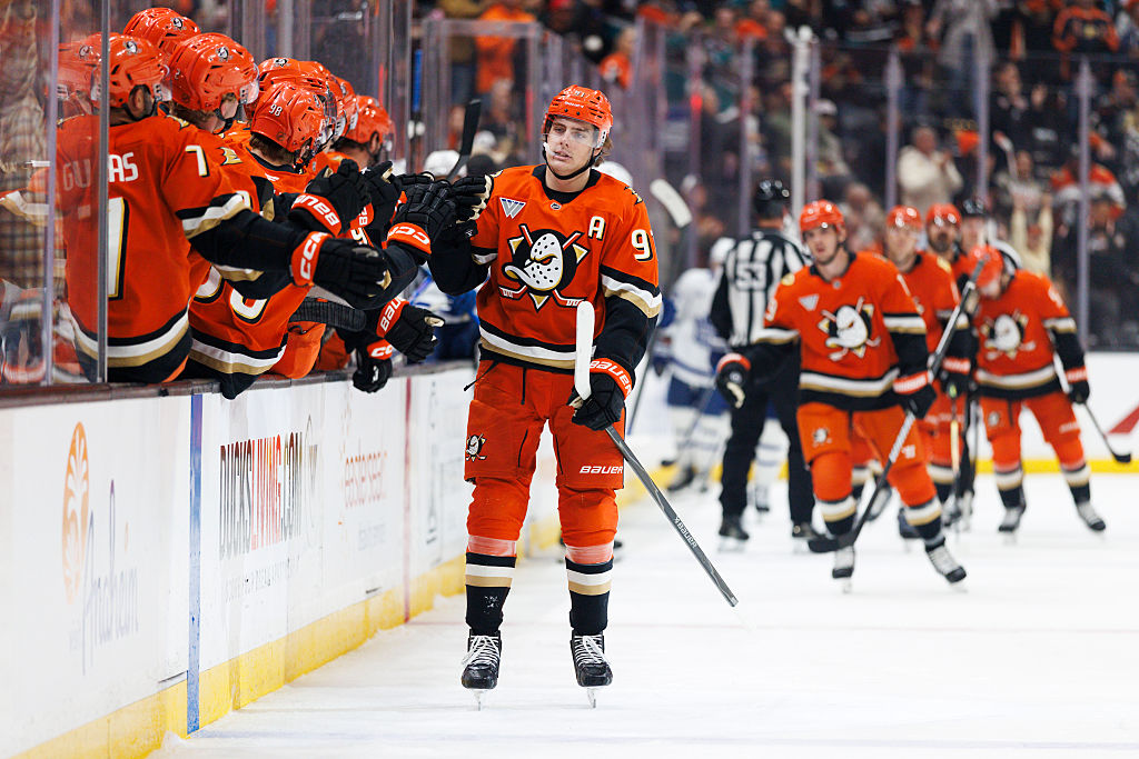 ANAHEIM, CALIFORNIA - MARCH 30: Leo Carlsson #91 of the Anaheim Ducks celebrates his goal with teammates during the first period against the Toronto Maple Leafs at Honda Center on March 30, 2026 in Anaheim, California. (Photo by Ric Tapia/Getty Images)