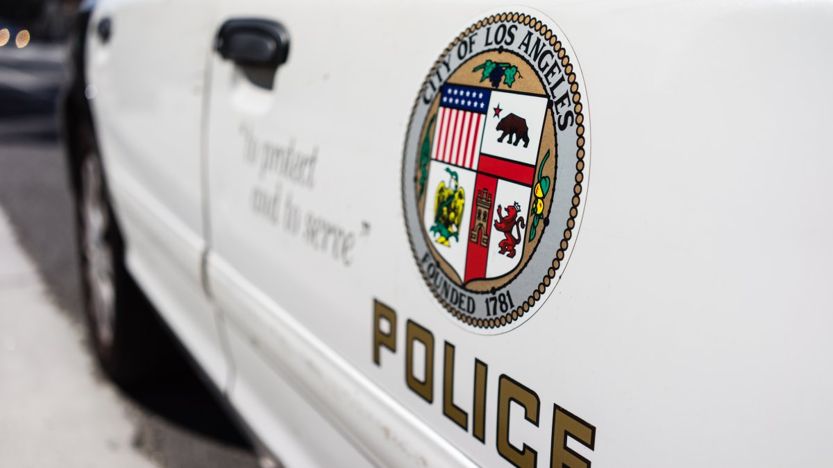 Man dies after being shot at Wilmington pizza parlor, LAPD says – NBC Los Angeles