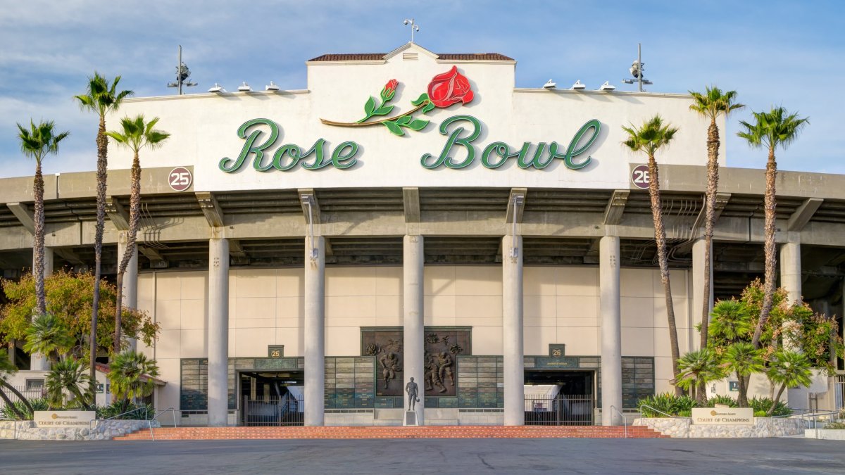 Explore Rose Bowl Stadium on a Father’s Day tour and take in rarely seen spaces – NBC Los Angeles