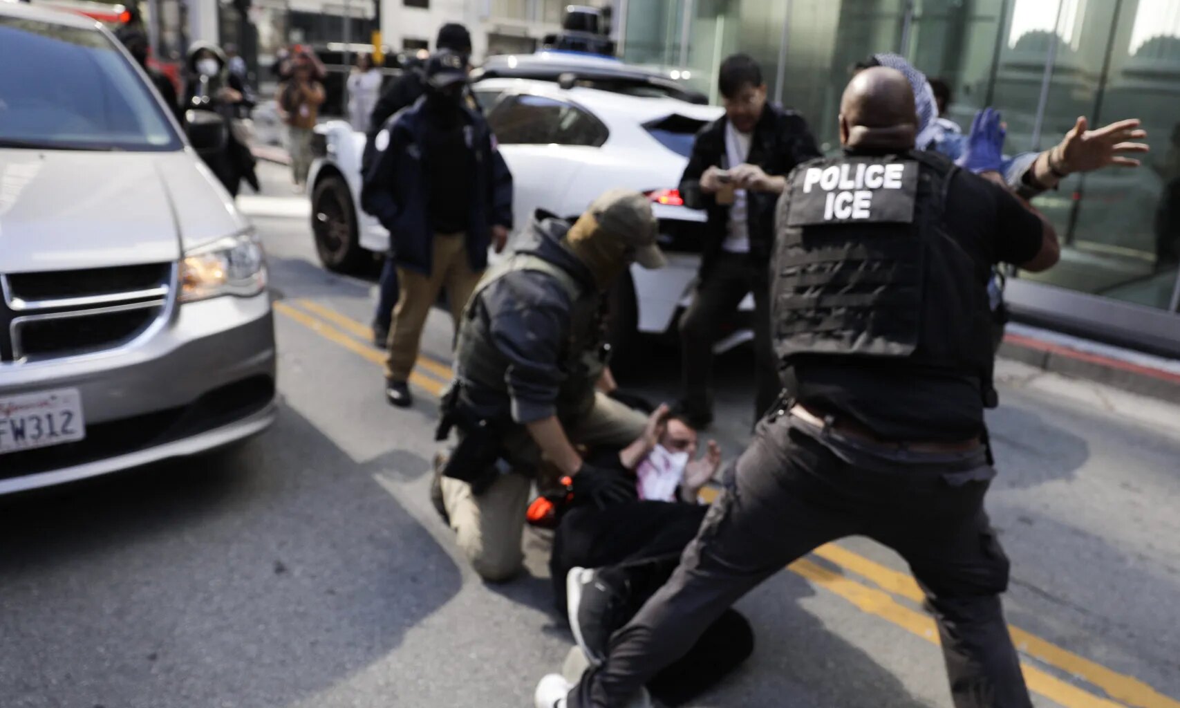 San Francisco to keep immigrant legal services despite $600M deficit