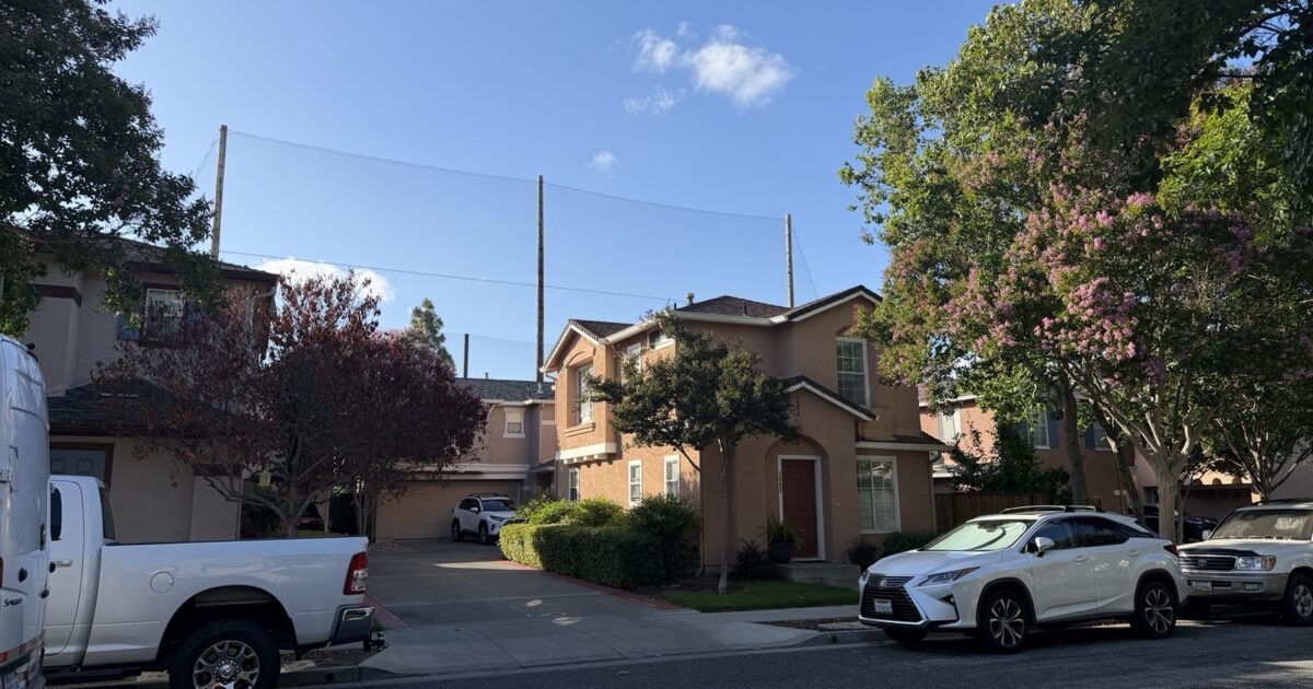 East San Jose neighborhood hit by stray golf balls