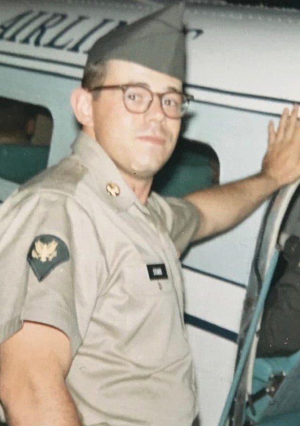 Robert L. Starr service photo.