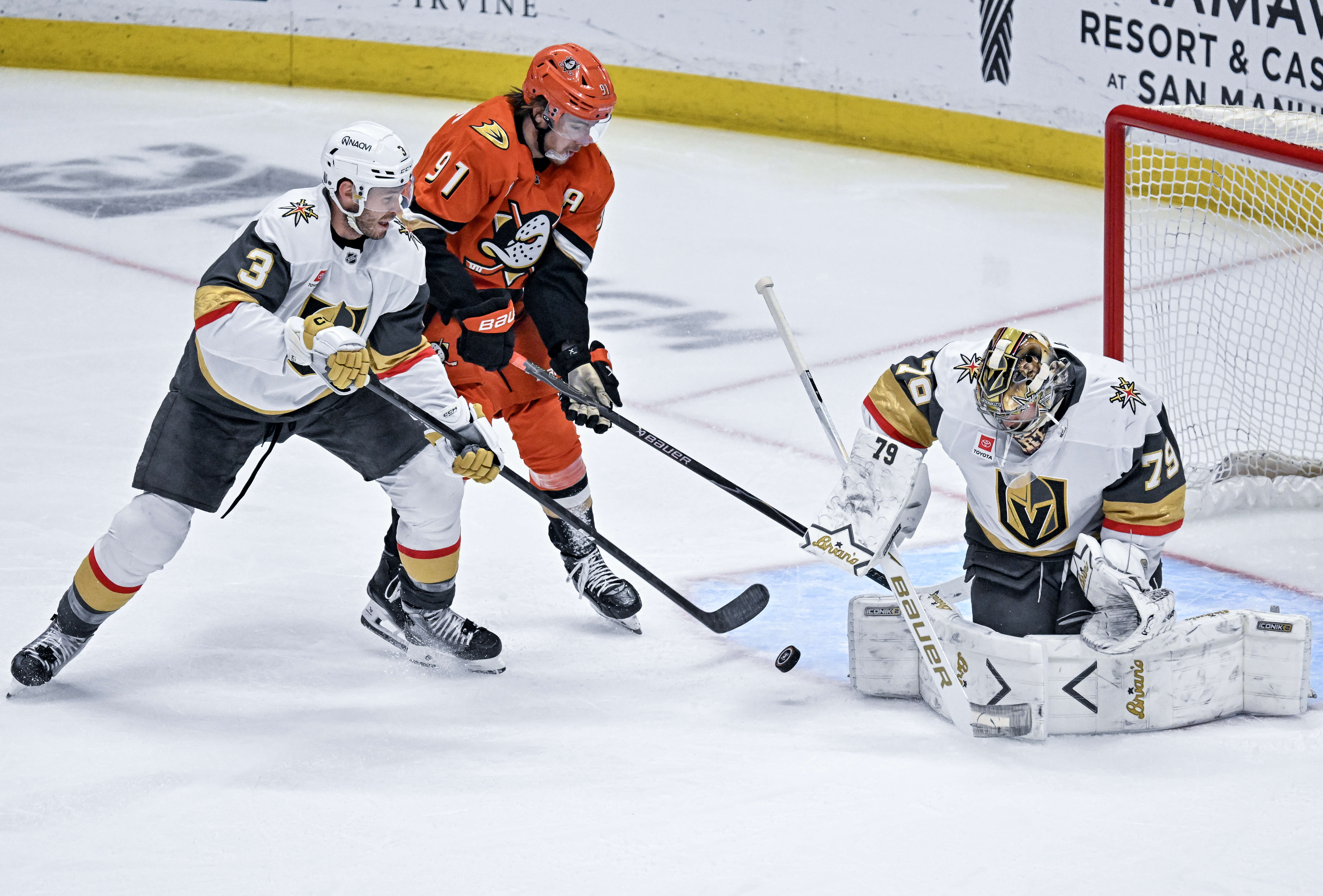 The Ducksâ Leo Carlsson (91) takes a shot on goal...