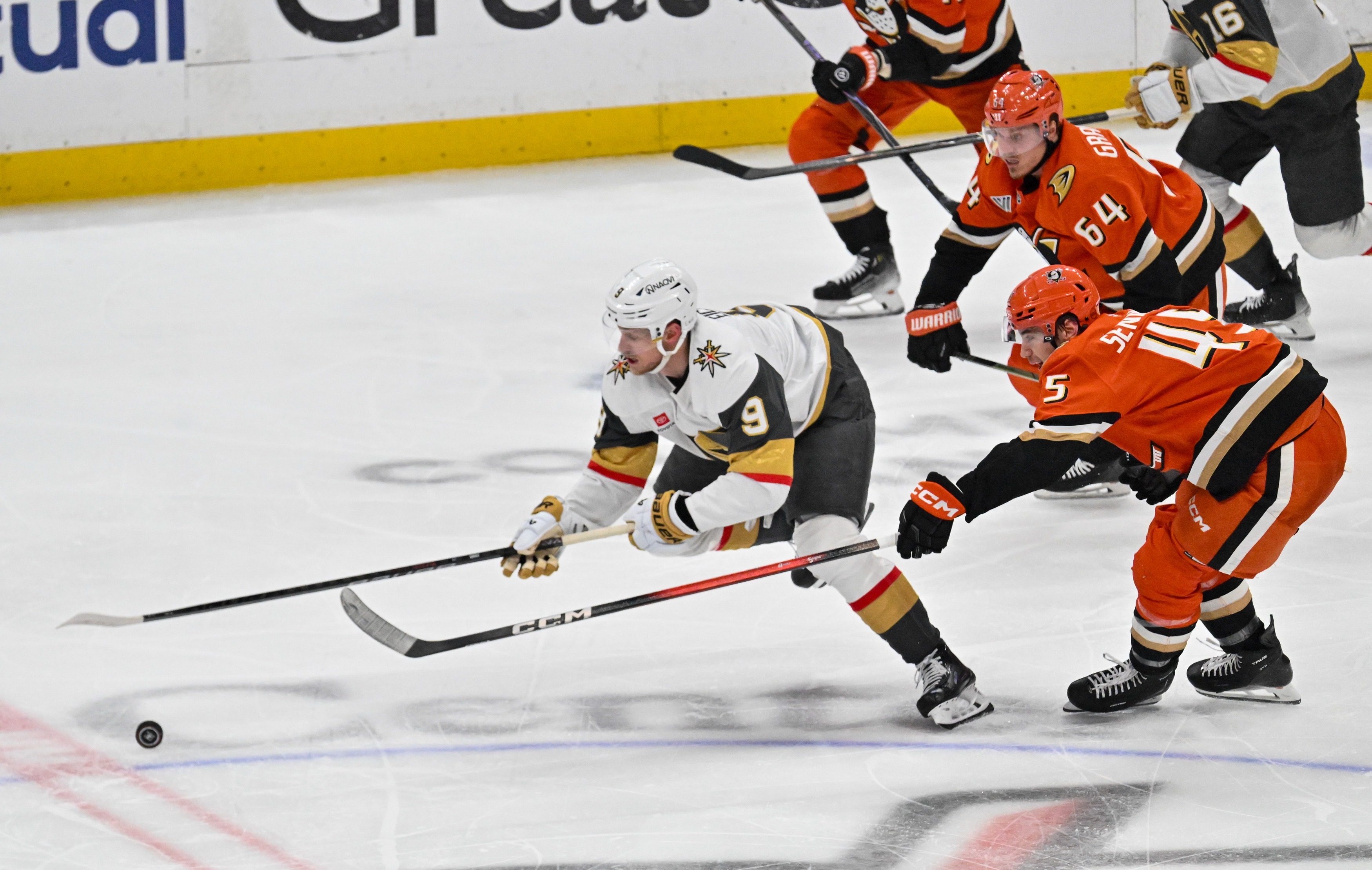 The Vegas Golden Knightsâ Jack Eichel (9) and Ducksâ Beckett...