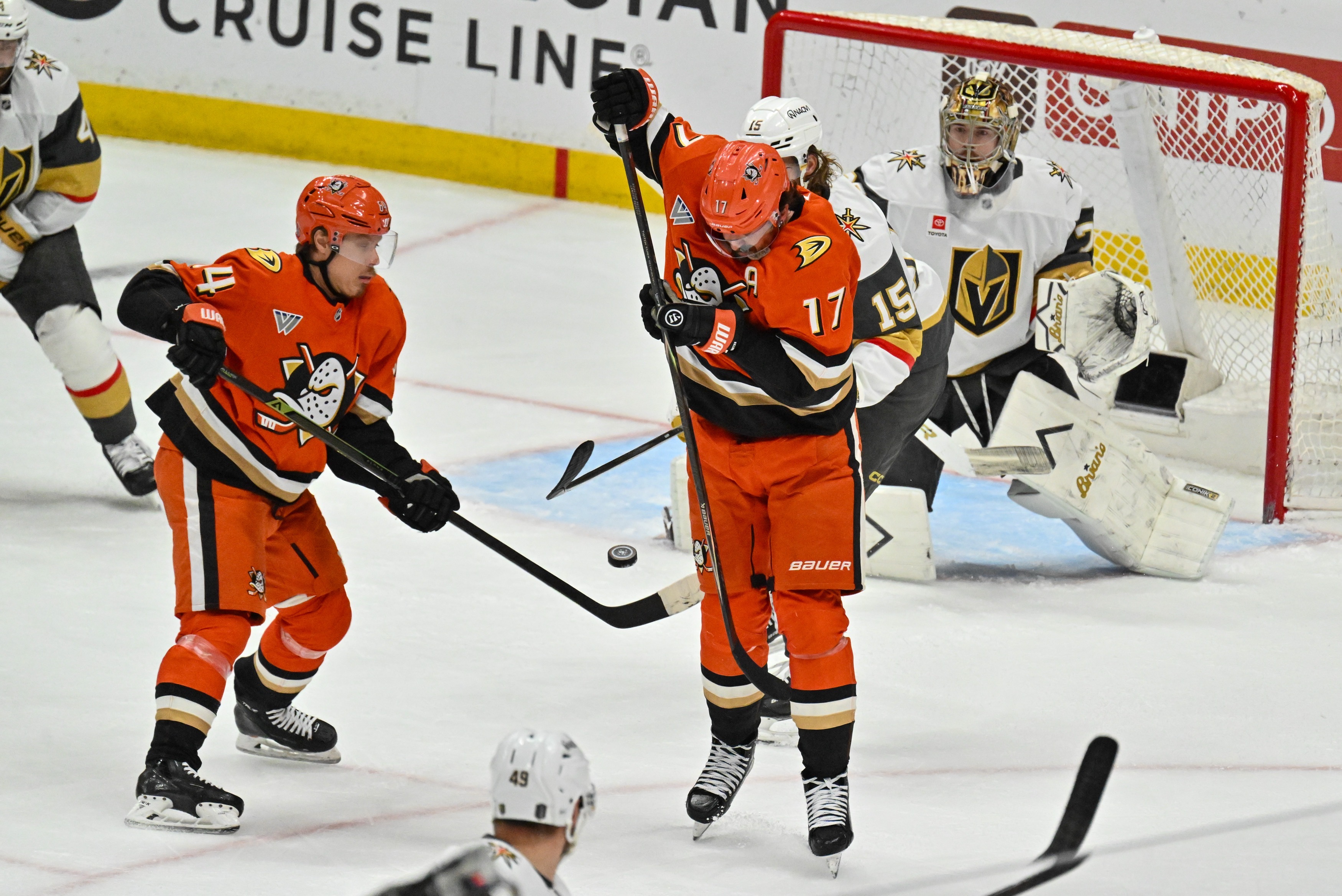 The Ducksâ Alex Killorn (17) stops a puck against the...