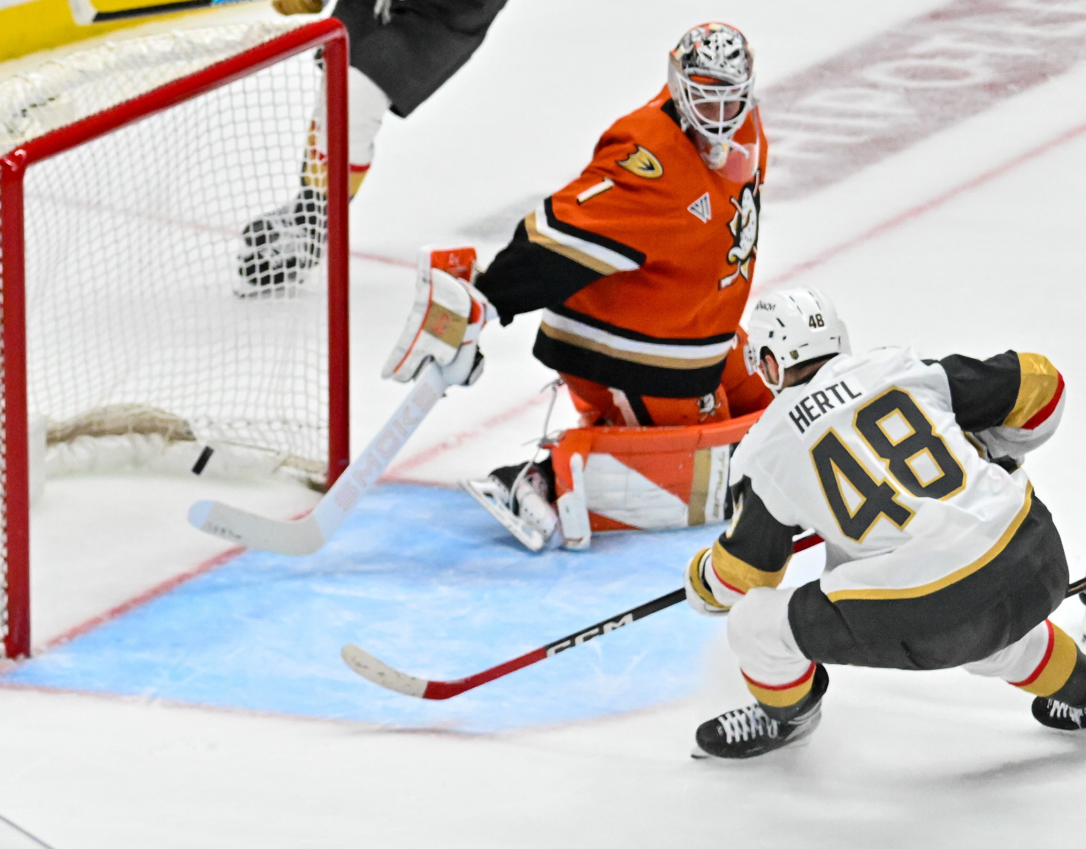 The Vegas Golden Knightsâ Tomas Hertl (48) gets a shot...