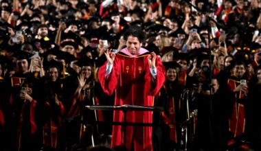 Gustavo Dudamel delivered USC’s 143rd commencement ceremony as students cheered – Daily News