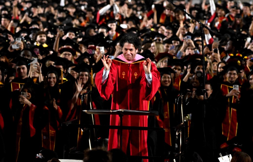 Gustavo Dudamel delivered USC’s 143rd commencement ceremony as students cheered – Daily News